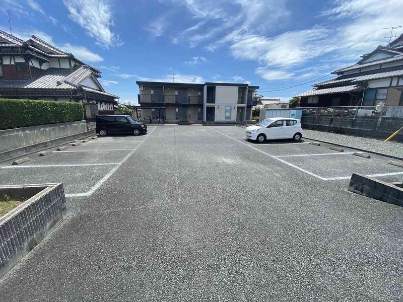 レオパレスシーガル 駐車場