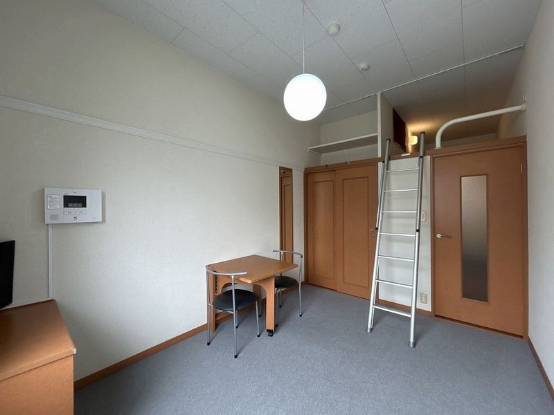 レオパレス屋形の森 居間