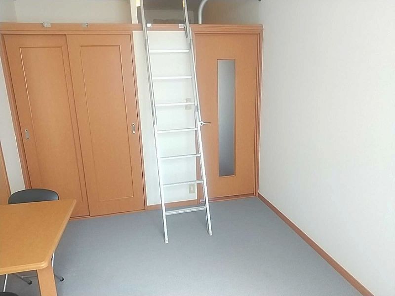 レオパレスわかば 居間