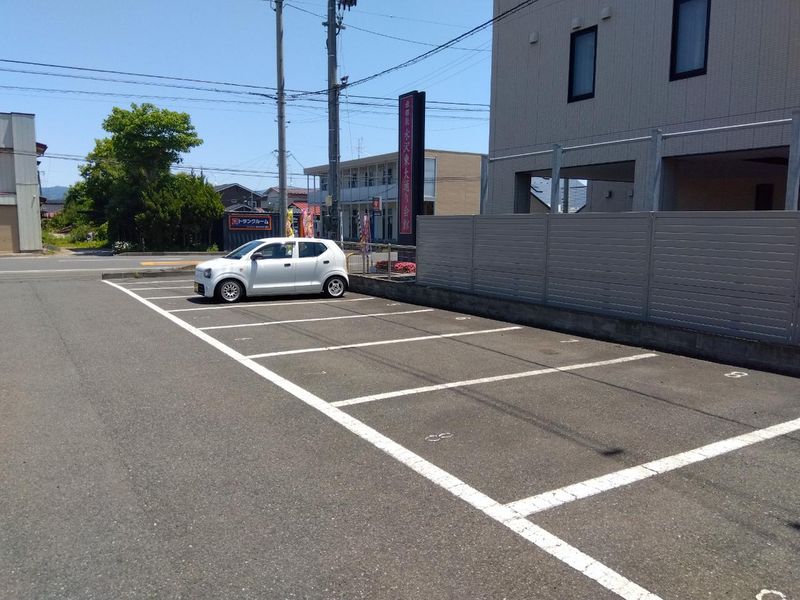 レオパレスエスペランサＺ 駐車場