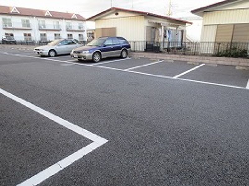レオパレスダンデライオンⅡ 駐車場