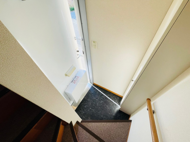 レオパレスグリーンハイツ 玄関