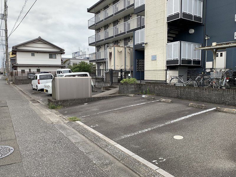 レオパレスダイチＢ 駐車場