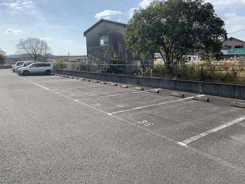 レオパレス東諌早 駐車場