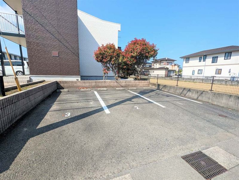 レオパレス源藤Ⅳ 駐車場