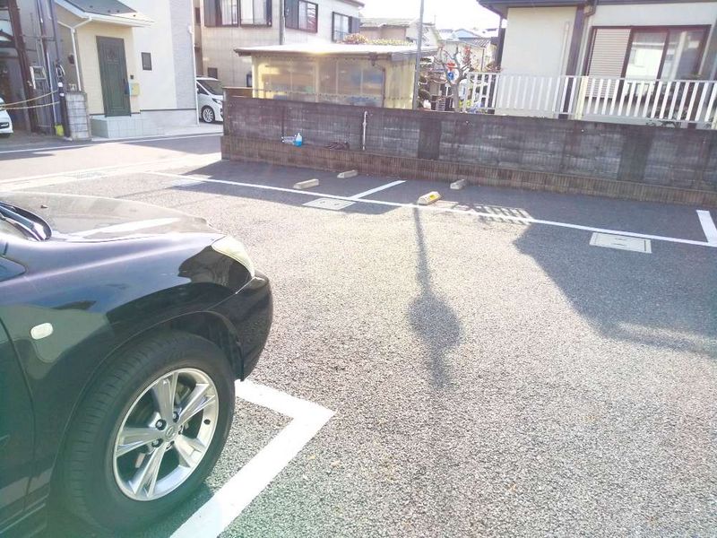 レオネクストヴァンフルール 駐車場