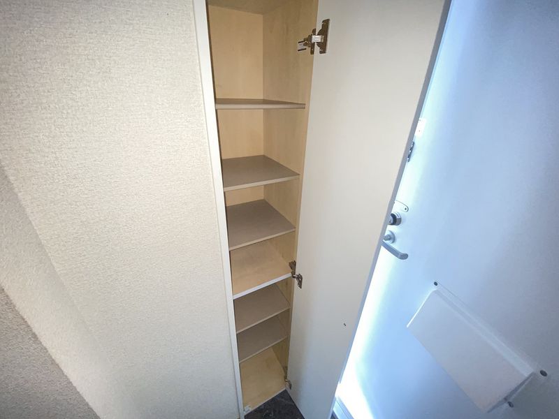 レオパレスユーカ 玄関