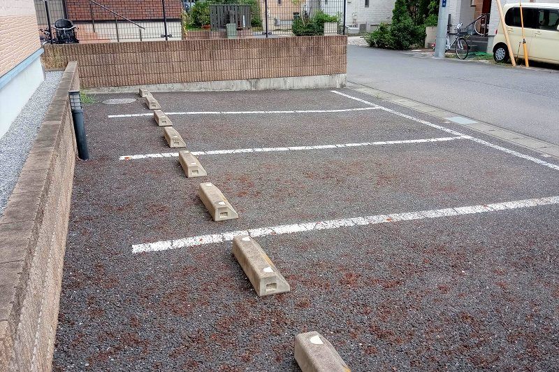 レオパレス中央 駐車場