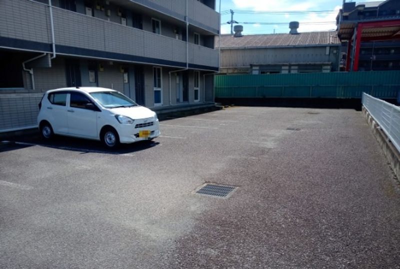 レオパレスＩＺＵＭＩ　Ⅰ 駐車場