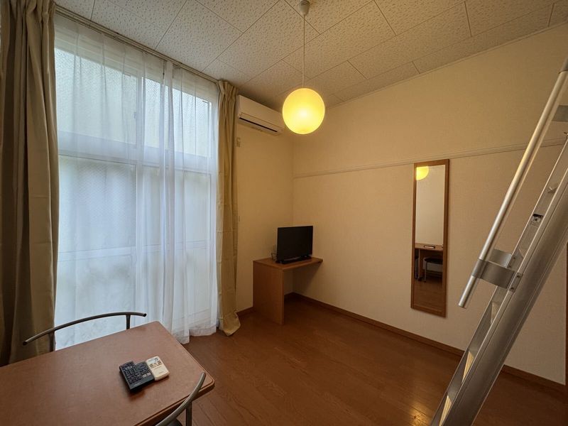 レオパレスフロンティア 居間