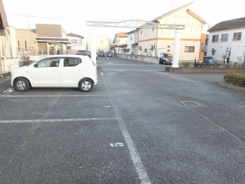 レオパレスヴェステングッチ 駐車場
