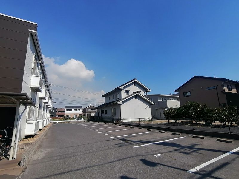 レオパレスボニータ 駐車場