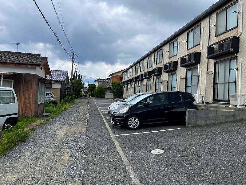 レオパレス開 駐車場