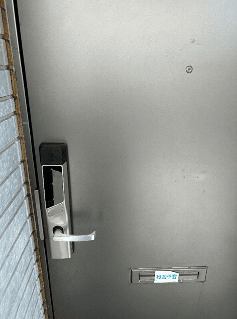 レオパレス陣場 玄関