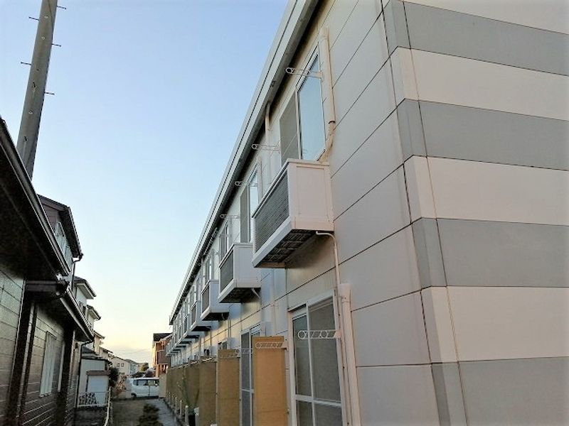 レオパレスフラワーヒル花山 外観