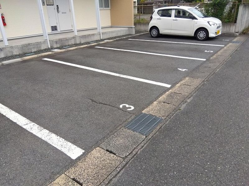 レオパレス金池 駐車場