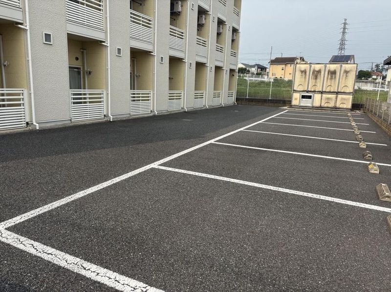 レオネクストコラッジョ 駐車場