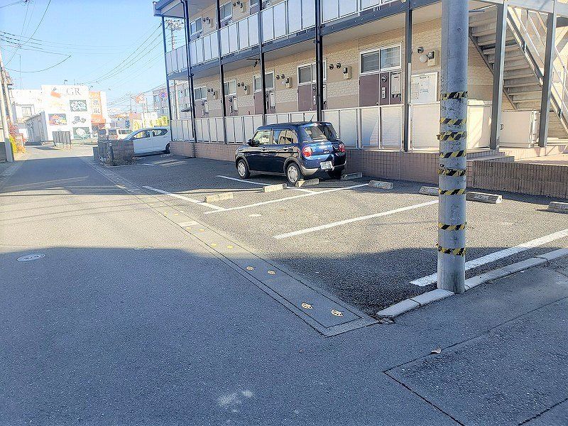 レオパレスパウロ 駐車場