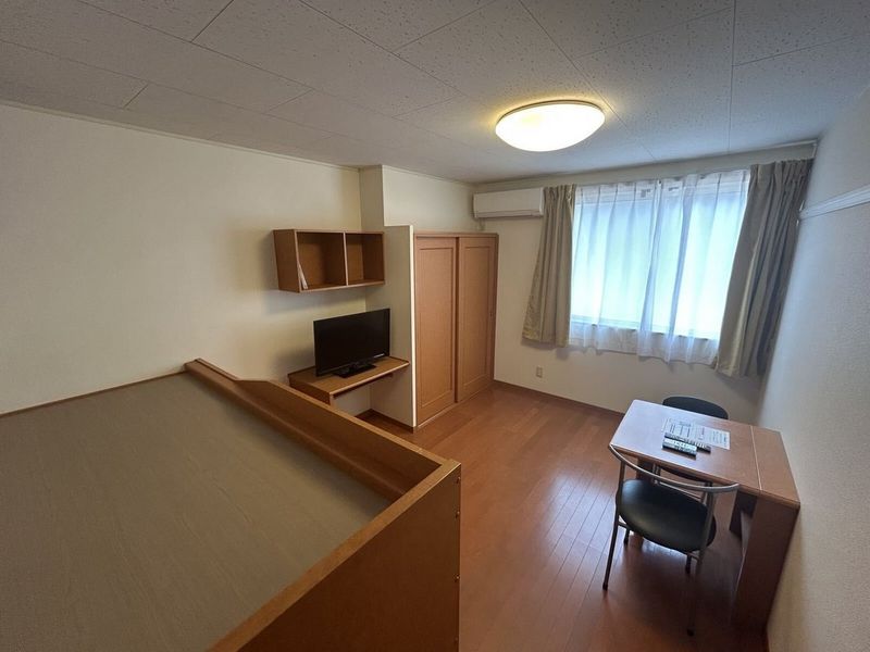 レオパレスクリスタルガーデン 居間