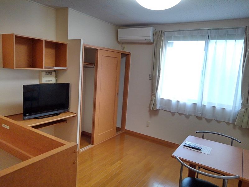 レオパレスいずみ 居間