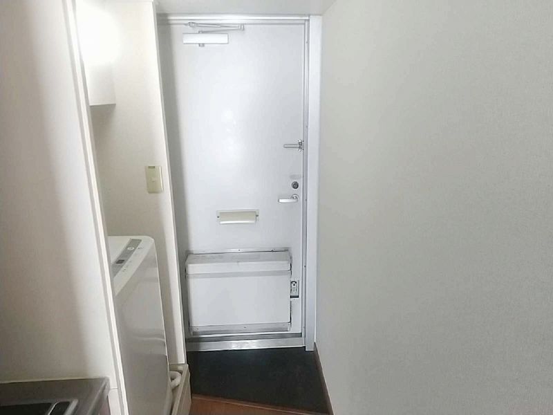 レオパレスエクセル 玄関