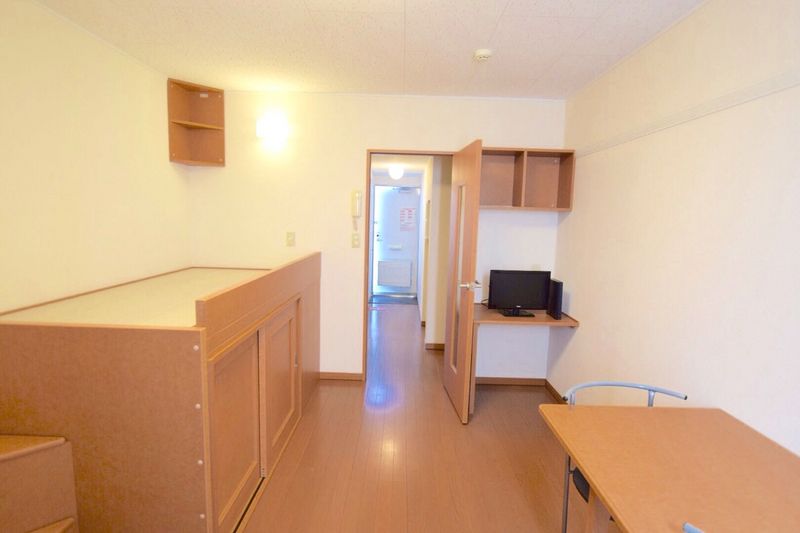 レオパレスグリーンプレイス 居間