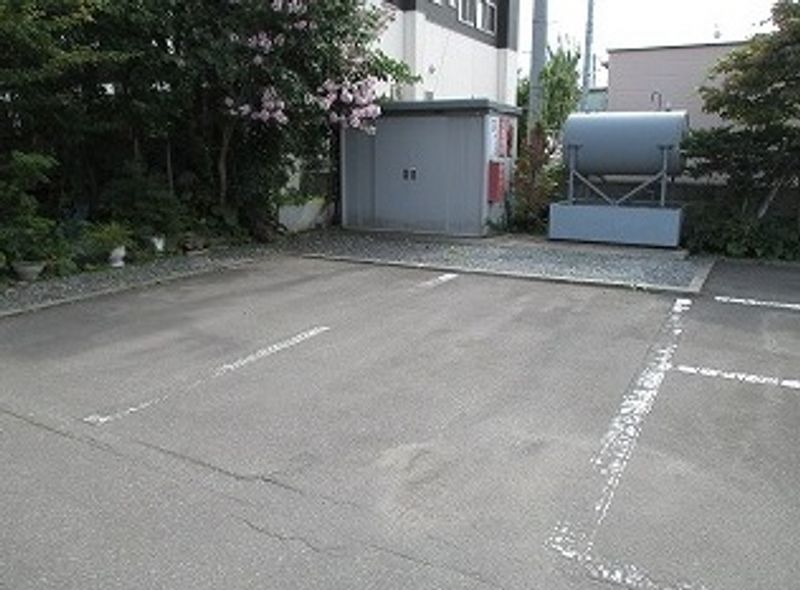 レオパレスローリエ 駐車場