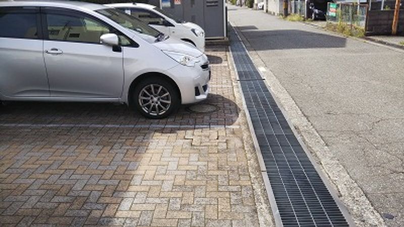 レオパレスＭＮＲ２３７ 駐車場