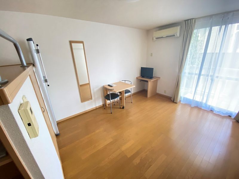 レオパレスアゼリアパーク 居間