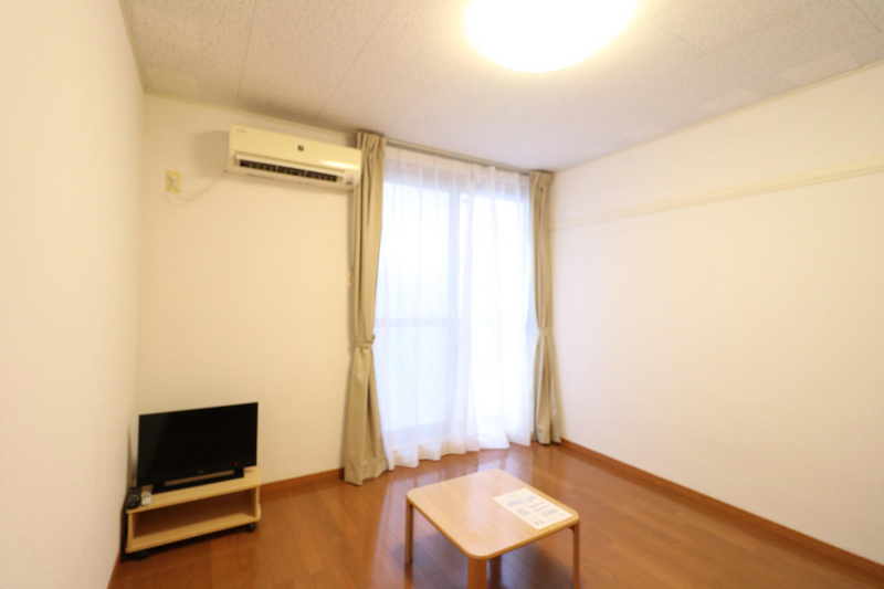 レオパレス宝ヶ池 居間