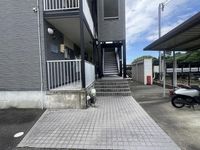 レオパレスクレシア エントランス