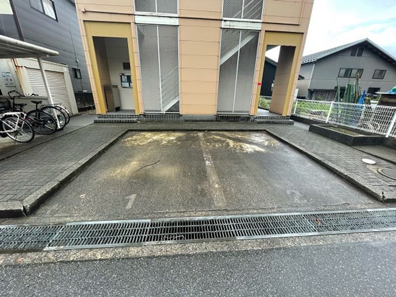 レオパレス北斗 駐車場