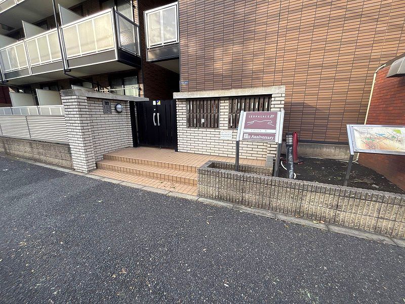 レオパレス和 エントランス