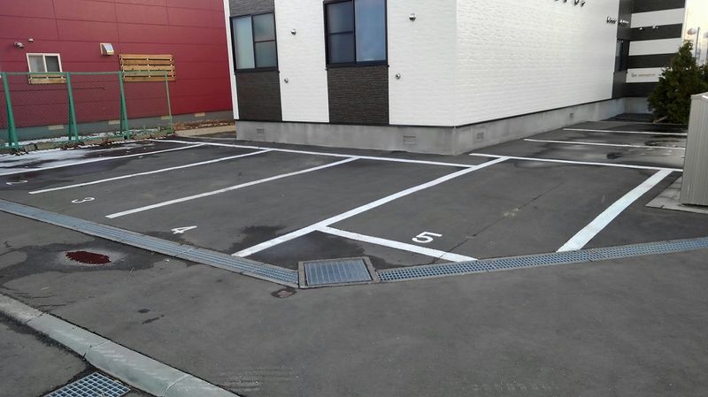 レオパレス白樺 駐車場