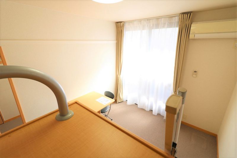 レオパレス今屋敷 居間
