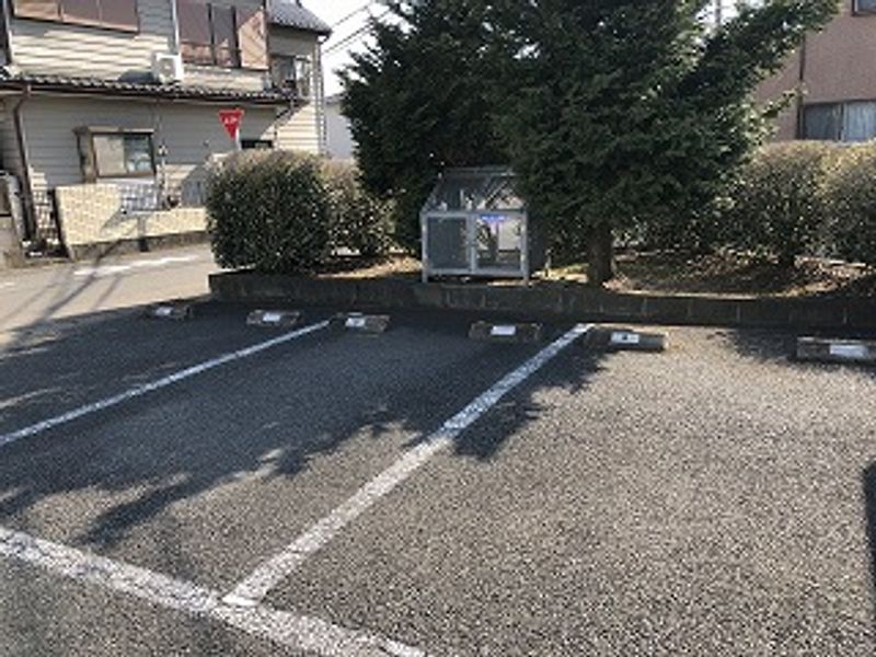 レオパレスルーチェ 駐車場