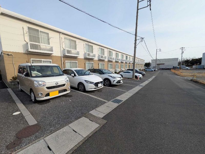 leopalace Kencho Higashi 停车场