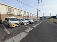 leopalace Kencho Higashi 停车场