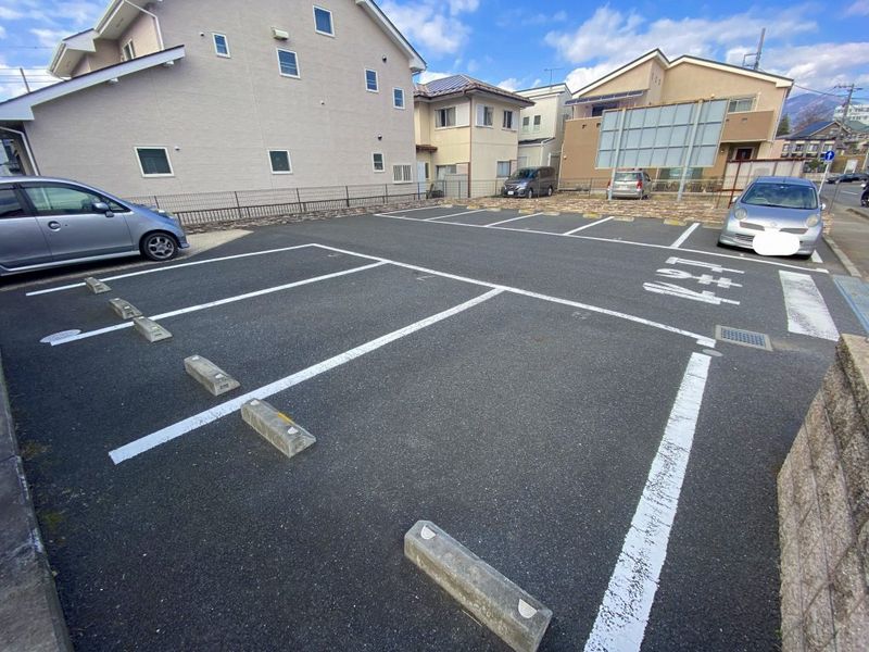 レオネクストアヴェンティーノ 駐車場