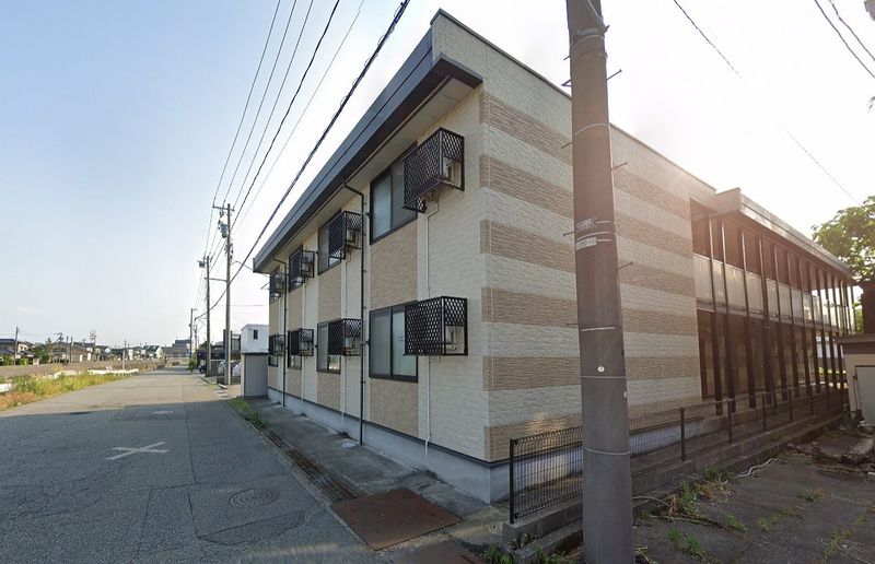 レオパレス高岡 外観