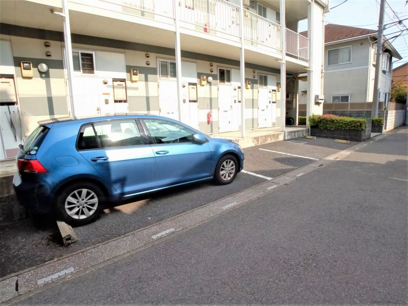 レオパレスアイム草加 駐車場