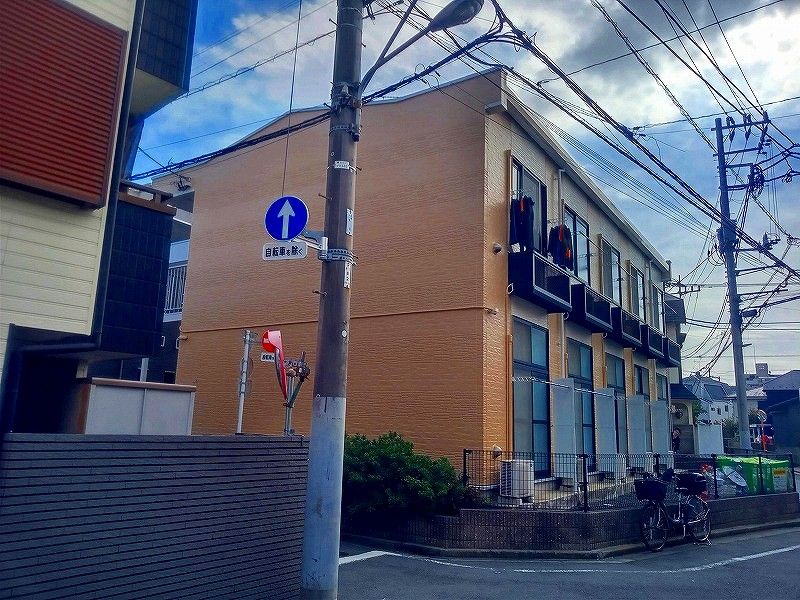 レオパレスフローラ 外観