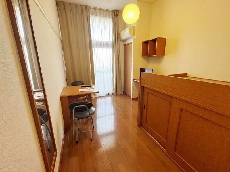 レオパレス西京 居間