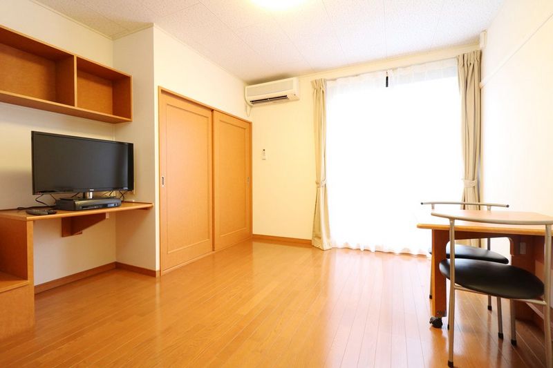 レオパレス城南 居間