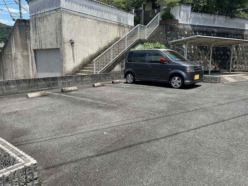 レオパレスグリーンビュー 駐車場