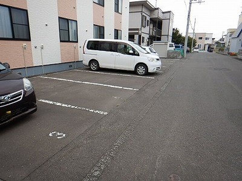 レオパレスＰＯＬＡＲＩＳ 駐車場