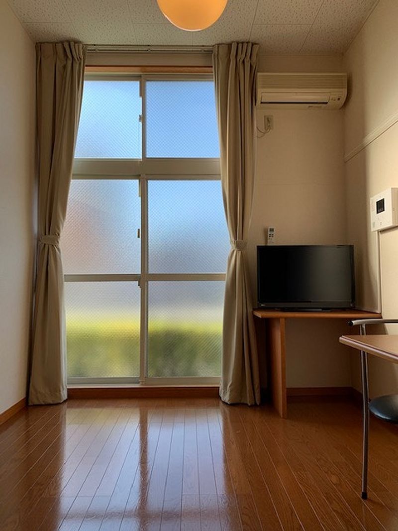 レオパレスアドバンス芦屋 居間