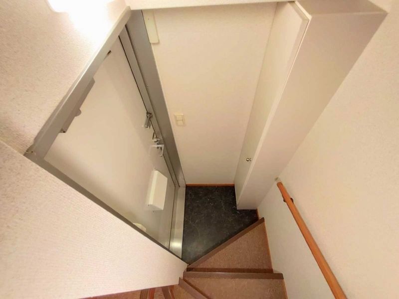 レオパレスクレセント 玄関