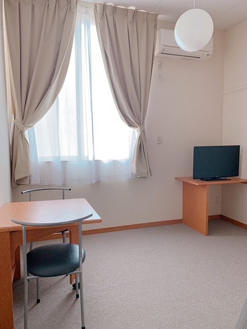レオパレスアドバンス芦屋 居間