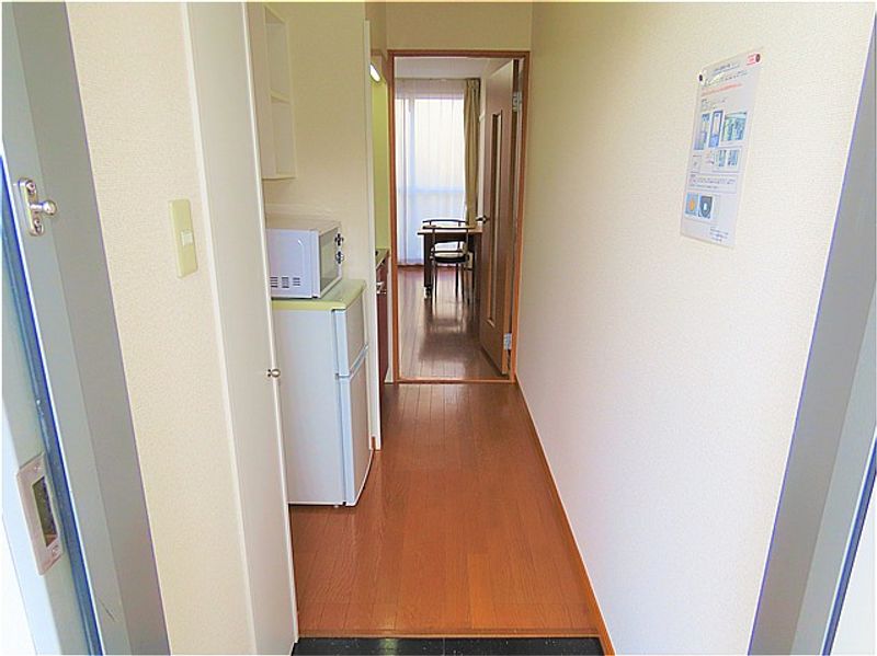 レオパレス諏訪形 玄関